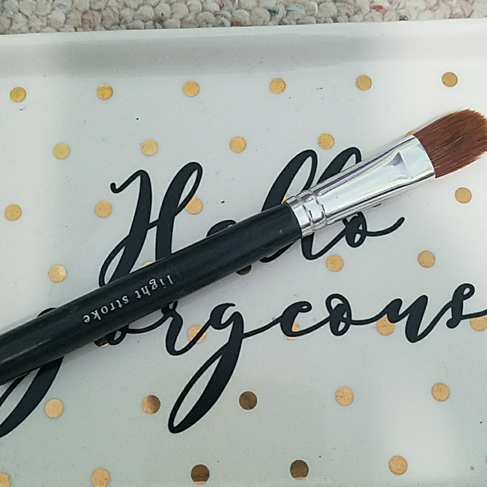 Bare Minerals light stroke brush